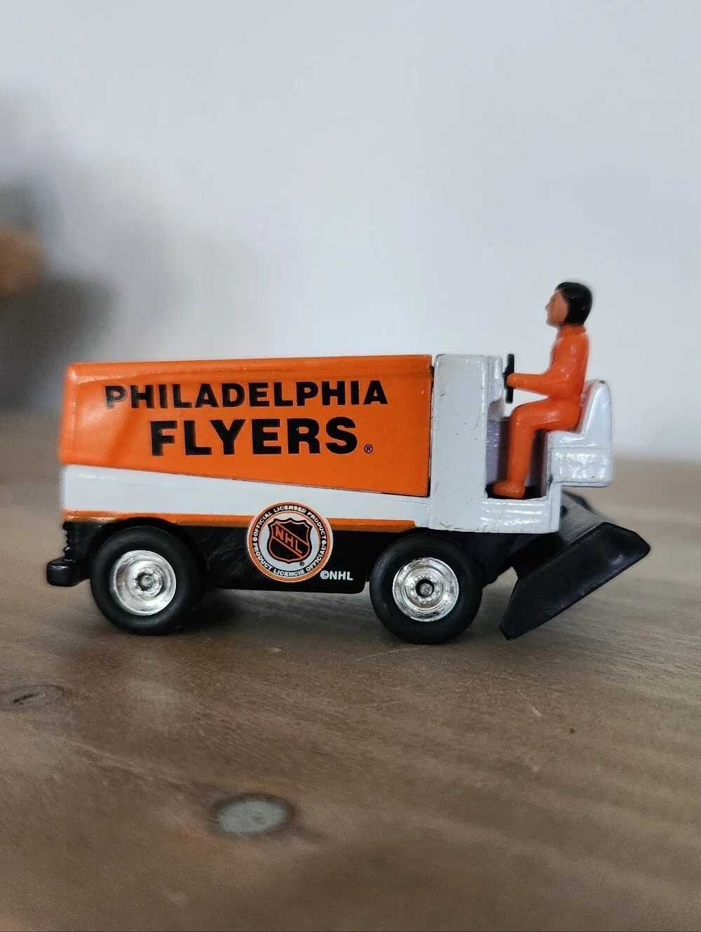 🏒 VINTAGE Philadelphia Flyers NHL Zamboni Die-Cast - Retro 90s! 🧡 Sports Fan